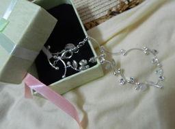 欧美手链镶嵌图片,璀璨镶嵌手链，尽显奢华魅力